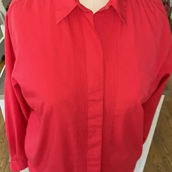 Polished Fire 🔥 Red Tuxedo 🤵‍♀️ Shirt 👔 Front Pleat Hidden buttons. Travel🧳 - Picture 11 of 17